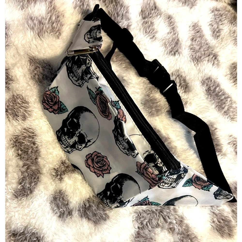 Skull and Roses Fanny Pack Unisex Women’s Men’s Kid’s Size OS White and Black